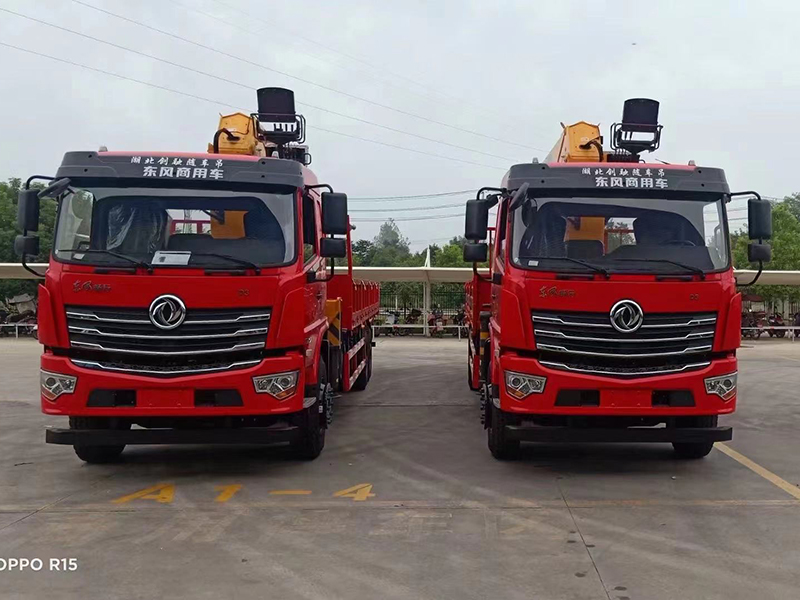 東風暢行D3L后八輪隨車吊