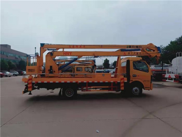 東風18米高空作業(yè)車