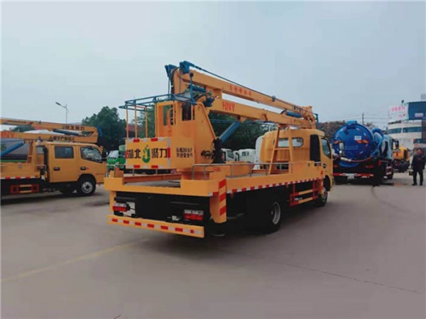 東風18米高空作業(yè)車