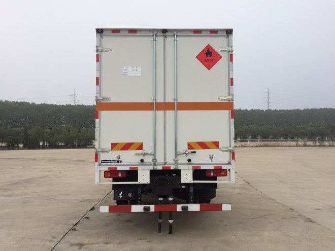 天錦8.6米(14.8噸)氣體廂式車(chē)