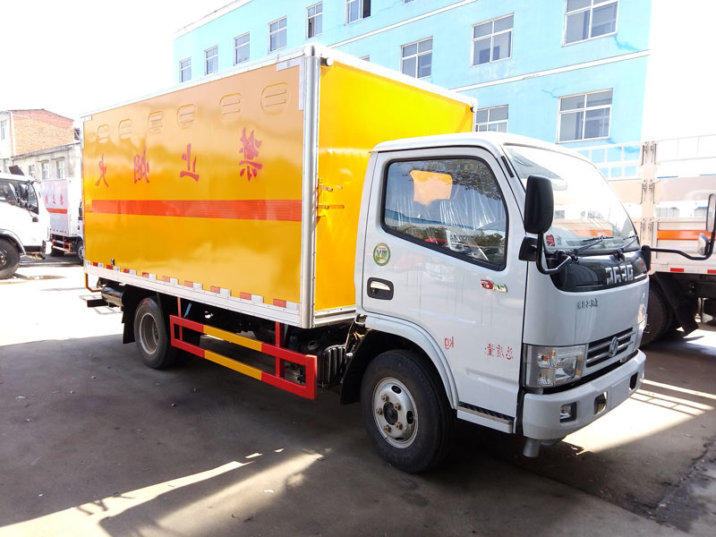 多利卡4.1米(3.4噸)腐蝕品廂式車(chē)